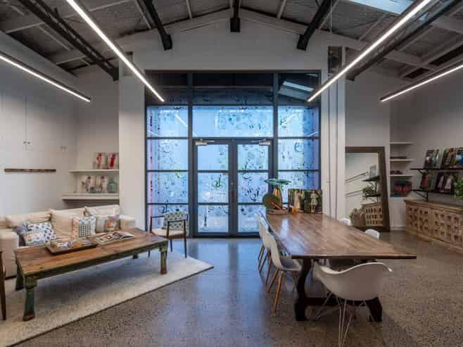 CONTEMPORARY CHARACTER - MOVE IN AND PRESS GO

