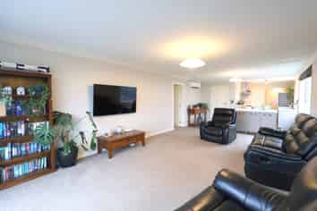 36 Theodore Street, Bluff