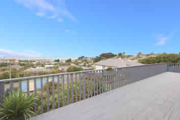 36 Theodore Street, Bluff