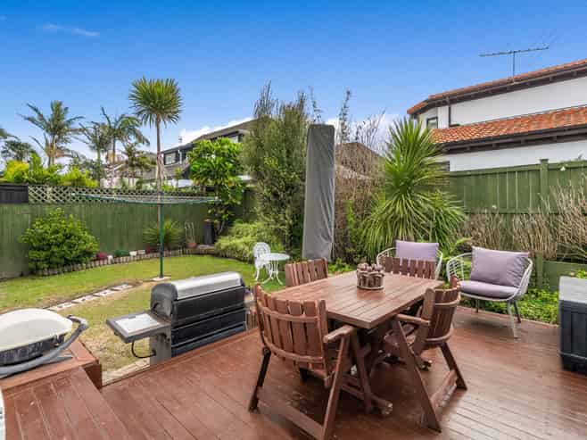 2/12 Piccadilly Place, Kohimarama