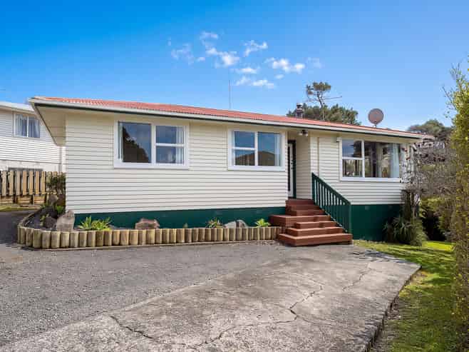 60 Helena Street, Massey