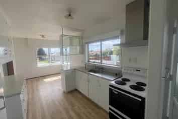 21 Woodford Avenue, Henderson