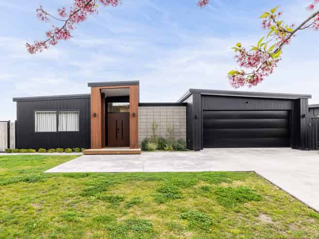 2 Hikawera Drive, Frimley