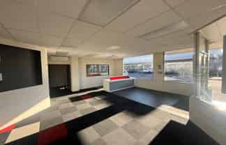 Prominent Office & Showroom