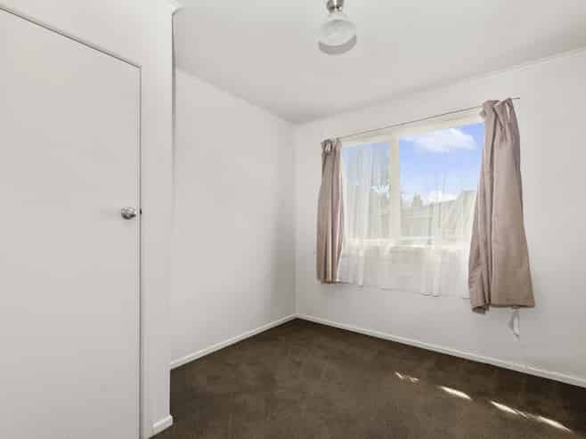 15  Ross Road , Western Heights
