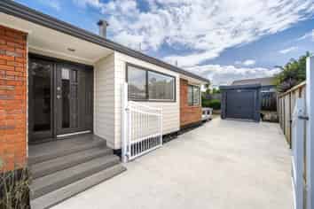 7 Pinewood Grove, Botany Downs