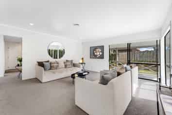 7 Pinewood Grove, Botany Downs