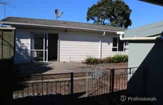 9a Greers Road, Weymouth