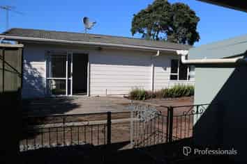 9a Greers Road, Weymouth