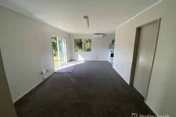 9a Greers Road, Weymouth