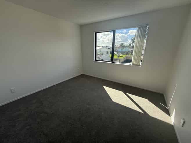8C Primrose Place, Manurewa