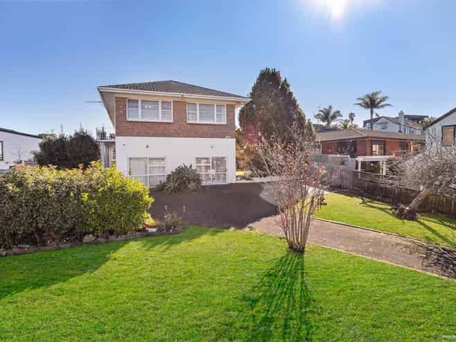 12A Rarangi Road, Saint Heliers