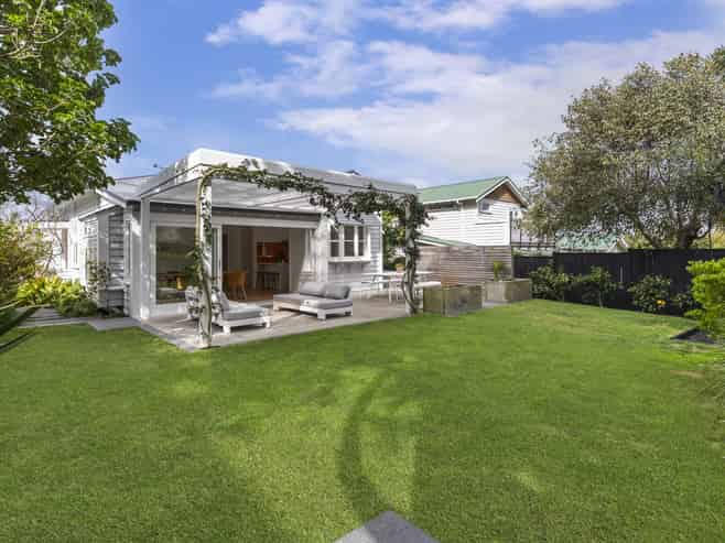202 Queen Street, Northcote Point