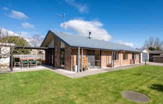 6 Whiting Drive, Wakefield