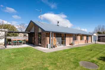 6 Whiting Drive, Wakefield