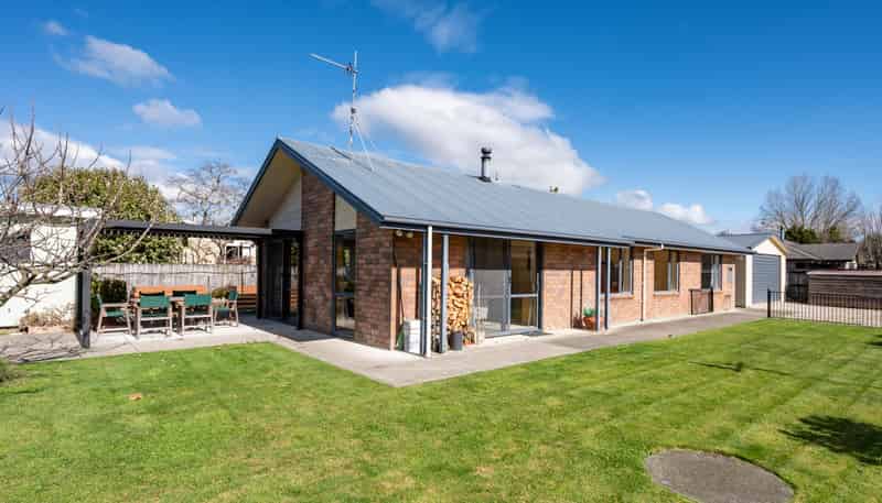 6 Whiting Drive, Wakefield