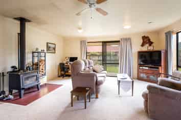 6 Whiting Drive, Wakefield