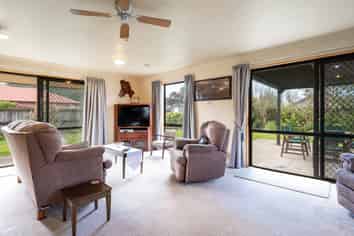6 Whiting Drive, Wakefield