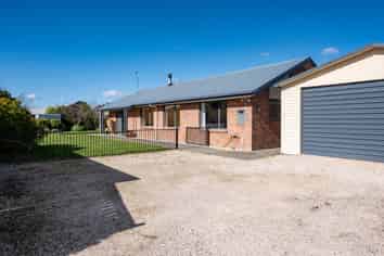 6 Whiting Drive, Wakefield