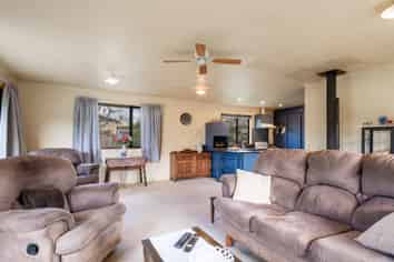 6 Whiting Drive, Wakefield