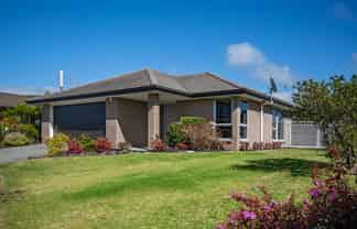 82 Barbados Way, One Tree Point