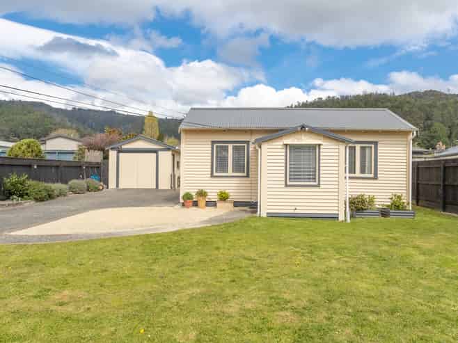 21A Korau Grove, Stokes Valley