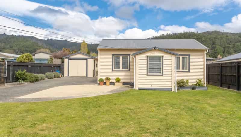 21A Korau Grove, Stokes Valley