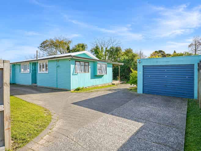 4 Michael Avenue, Dinsdale