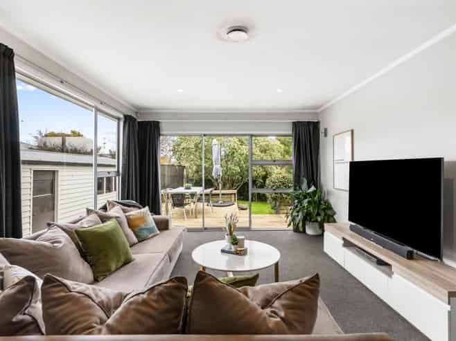 94 Lauderdale Road, Birkdale