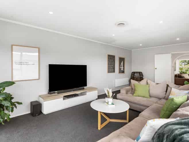 94 Lauderdale Road, Birkdale
