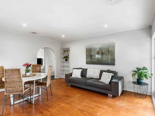 94 Lauderdale Road, Birkdale