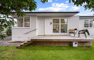 94 Lauderdale Road, Birkdale