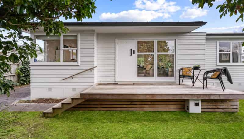 94 Lauderdale Road, Birkdale