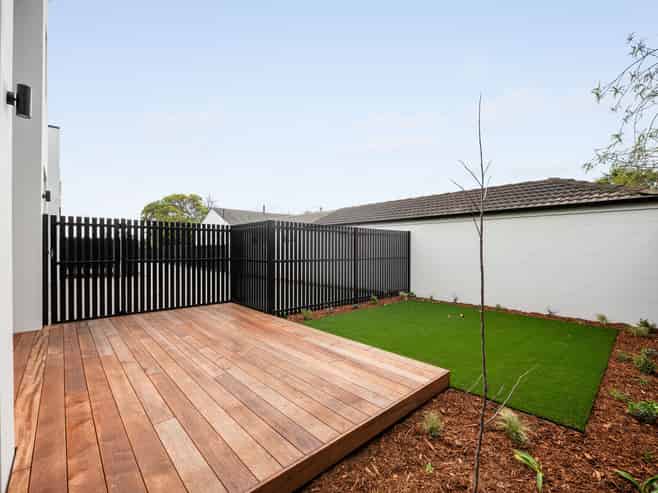 2 + 4/768 River Road, Chartwell