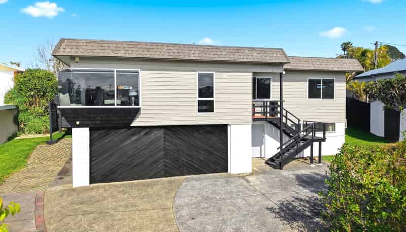 11 Marina Road, Torbay