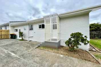 2/16 Sandra Avenue, Otara