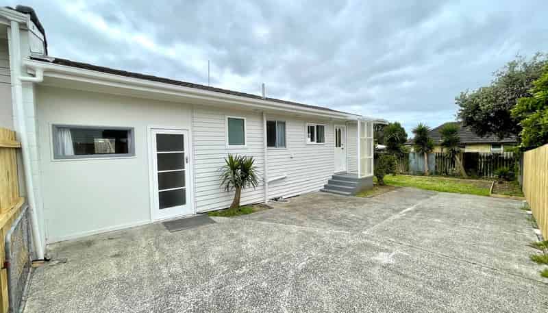 2/16 Sandra Avenue, Otara