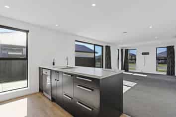 18 Grimwood Street, Ravenswood