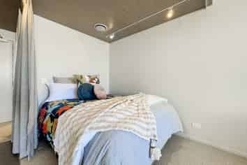211/2 Campbell Terrace, Petone