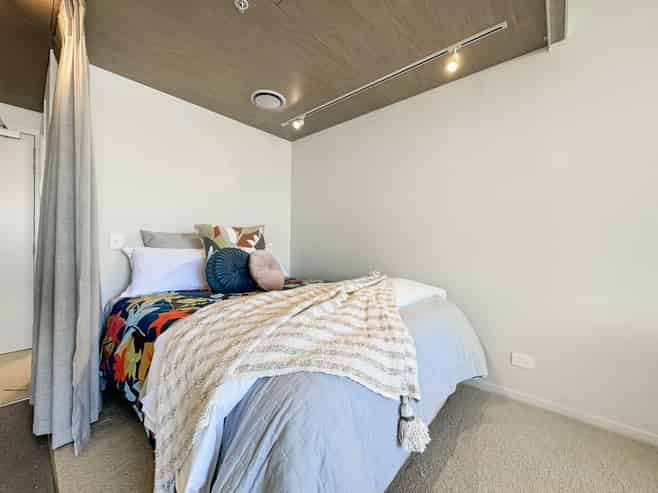 211/2 Campbell Terrace, Petone
