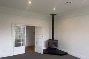 10 River Road, Ashley