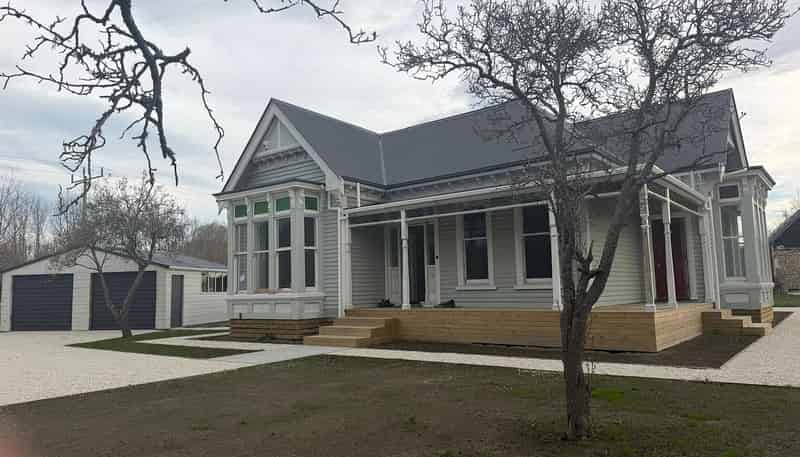 10 River Road, Ashley