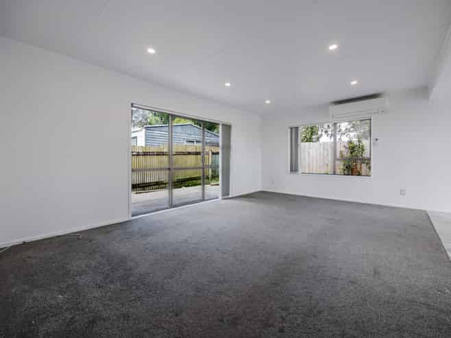 1/18 Frobisher Way, Clendon Park