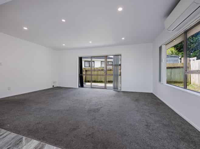 1/18 Frobisher Way, Clendon Park