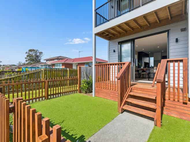 11B Mandarin Place, Half Moon Bay