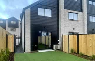 4/4 Taramea Place, Addington