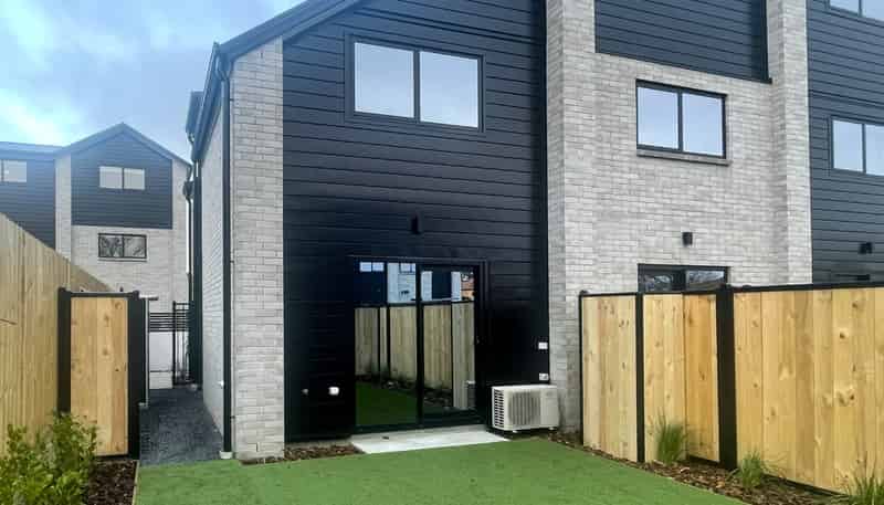 4/4 Taramea Place, Addington