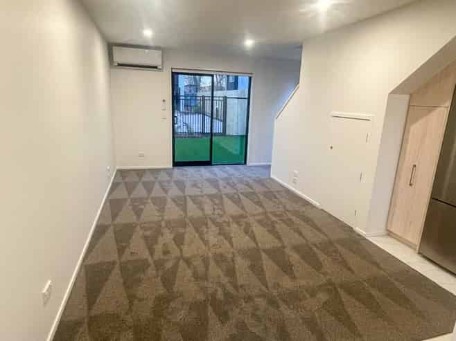 4/4 Taramea Place, Addington