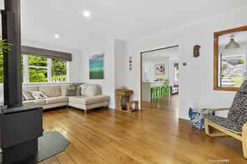 6 Woodstock Terrace, Tawa