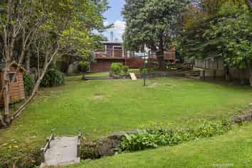 6 Woodstock Terrace, Tawa